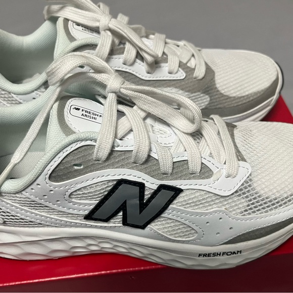 New Balance White and Gray Running Shoes 9.5 - Picture 4 of 5